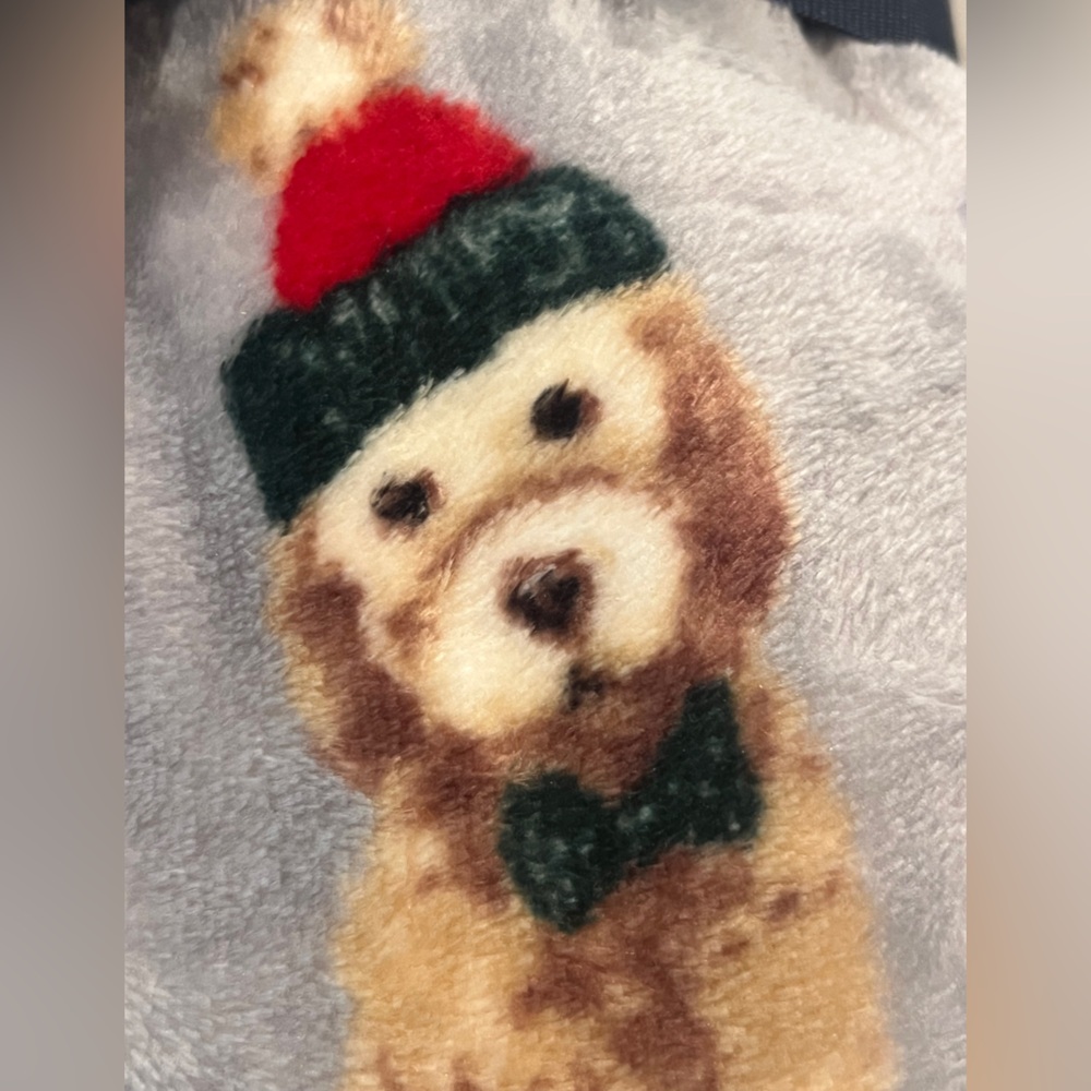 Broyhill Velvety Plush Throw with Christmas Dog Print. NEW! - Picture 3 of 4